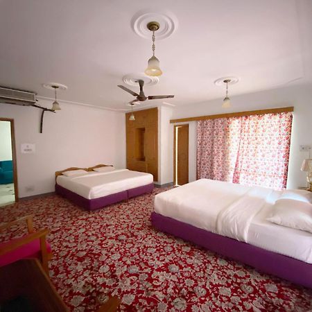 Hotel Season Palace Srīnagar Kültér fotó