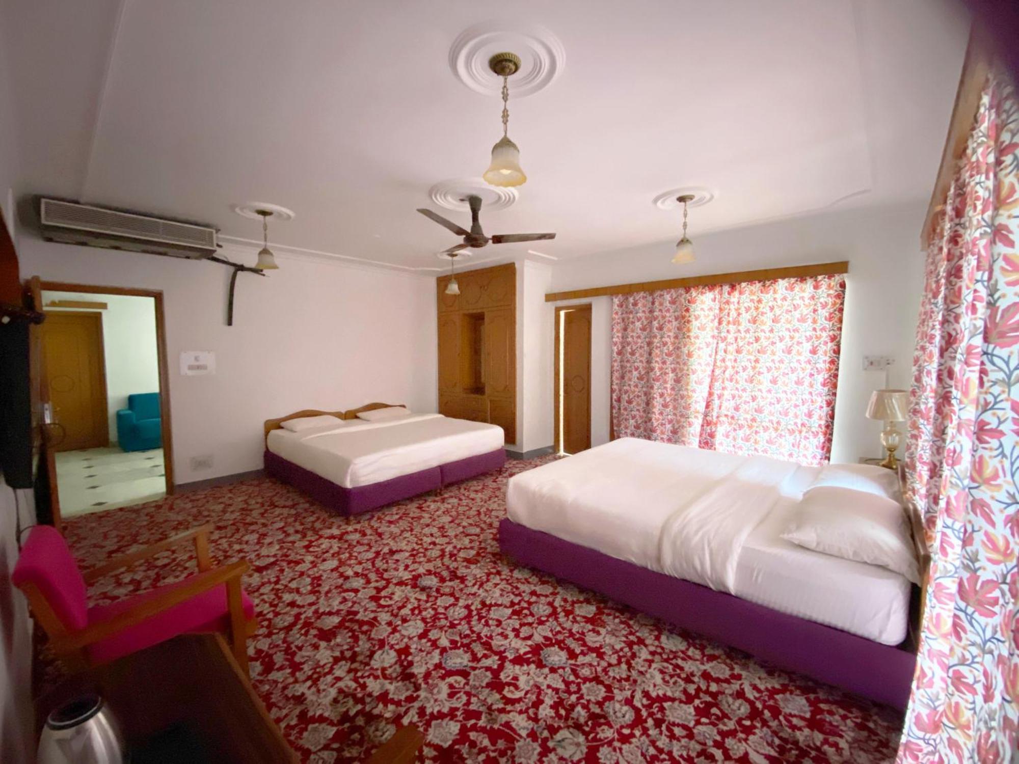 Hotel Season Palace Srīnagar Kültér fotó