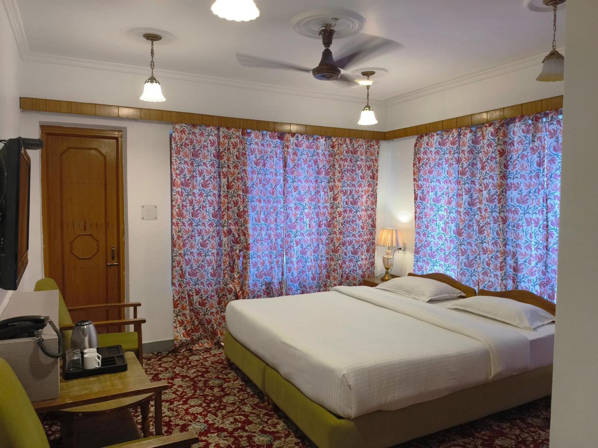 Hotel Season Palace Srīnagar Kültér fotó