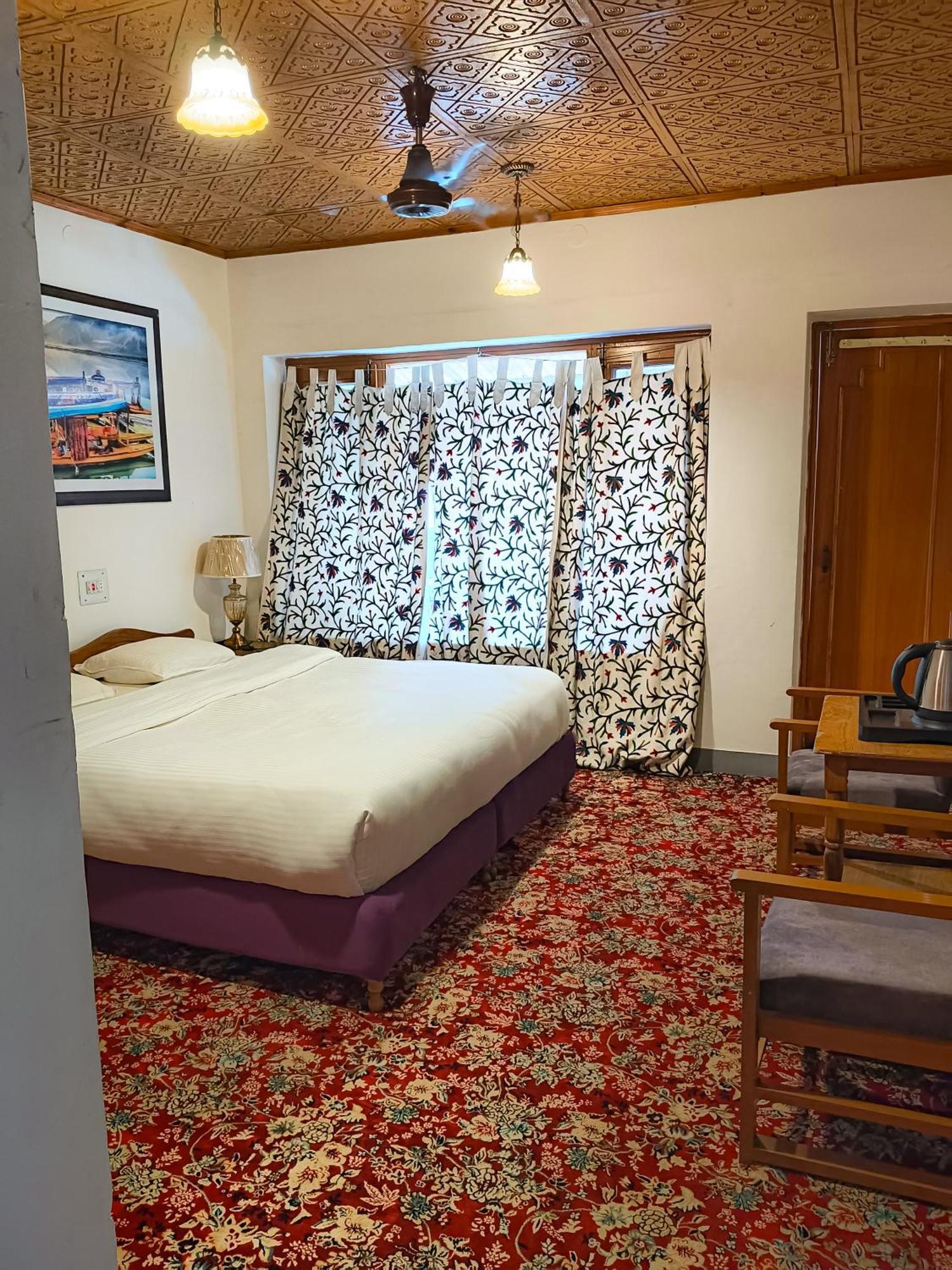 Hotel Season Palace Srīnagar Kültér fotó
